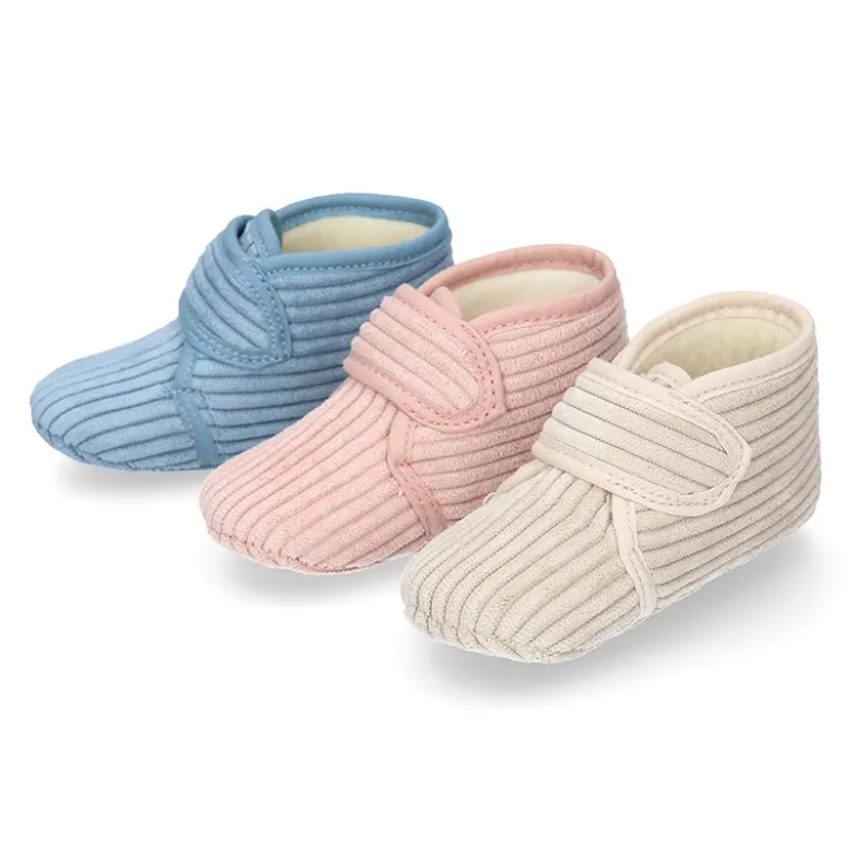Botita de casa BEBÉS sin cordones en pana.