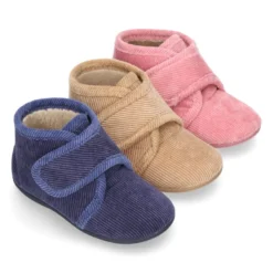 Botita de casa niños sin cordones en pana fina.