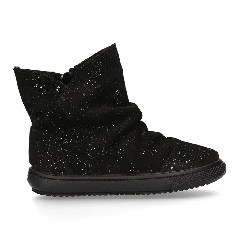 Botita niña en piel serraje negro con BRILLOS.