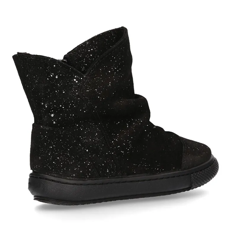 Botita niña en piel serraje negro con BRILLOS.