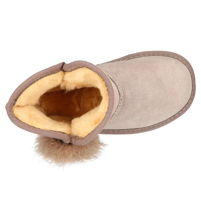 Botita niña tipo Australiana con POMPÓN en piel serraje.