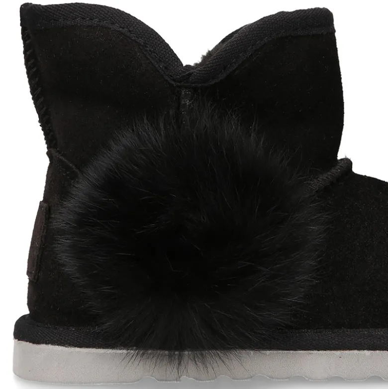 Botita niña tipo Australiana con POMPÓN en piel serraje negro.