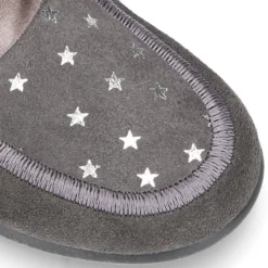 Botita niña tipo Wallabi con lazos y ESTRELLAS en serraje.