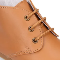 Botita niño con cordones en piel CUERO.