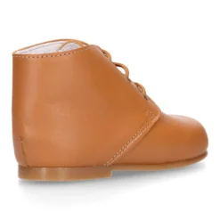Botita niño con cordones en piel CUERO.