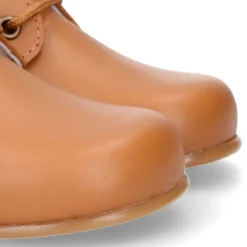 Botita niño con cordones en piel CUERO.