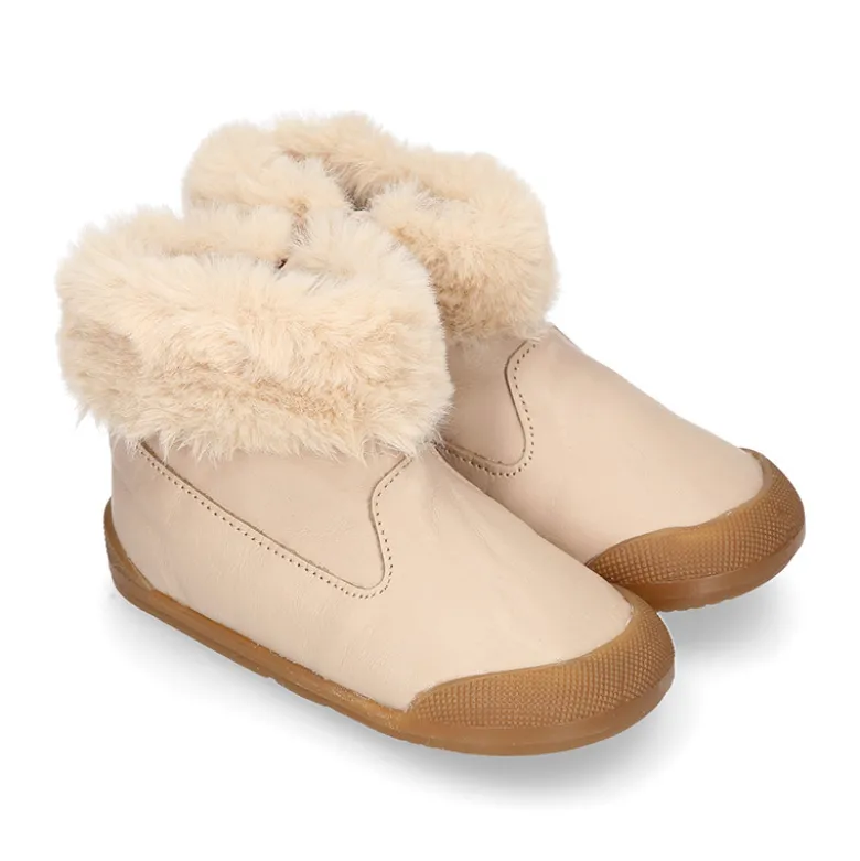 Botita niños Blanditos by Crio’s con cuello de pelo en piel Napa.