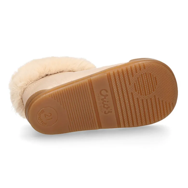 Botita niños Blanditos by Crio’s con cuello de pelo en piel Napa.