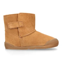 Botita niños Blanditos by Crio´s sin cordones en piel serraje con forro borreguito.