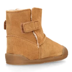 Botita niños Blanditos by Crio´s sin cordones en piel serraje con forro borreguito.