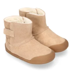 Botita niños Blanditos by Crio´s sin cordones en piel serraje con forro borreguito.