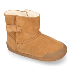 Botita niños Blanditos by Crio´s sin cordones en piel serraje con forro borreguito.