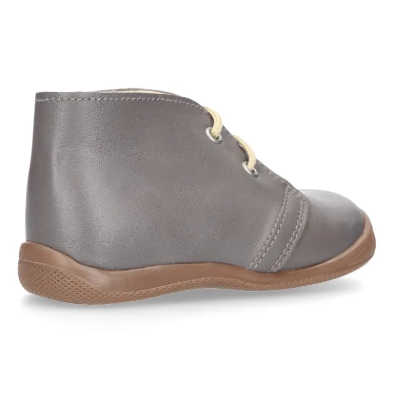 Botita niños cordones con puntera y talonera en piel EXTRA SUAVE.