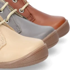 Botita niños cordones con puntera y talonera en piel EXTRA SUAVE.