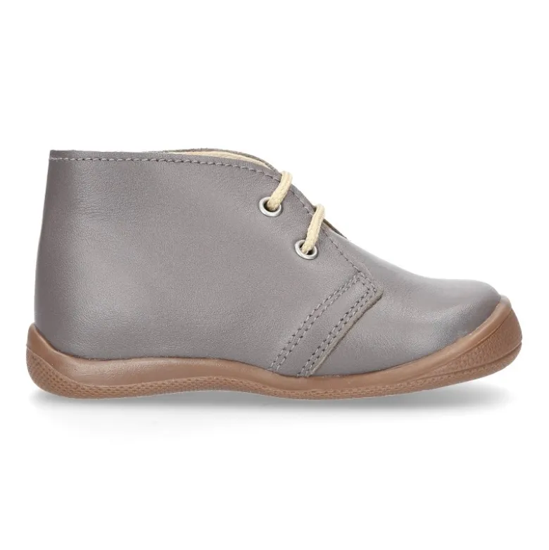 Botita niños cordones con puntera y talonera en piel EXTRA SUAVE.