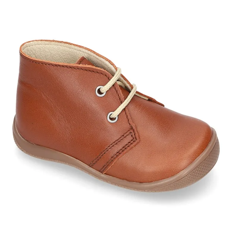 Botita niños cordones con puntera y talonera en piel EXTRA SUAVE.