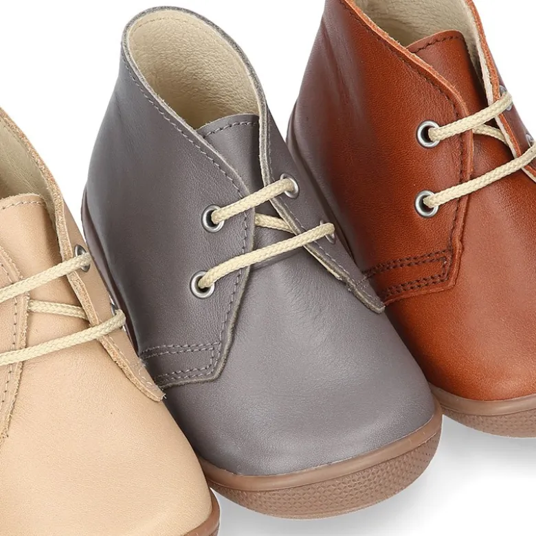 Botita niños cordones con puntera y talonera en piel EXTRA SUAVE.