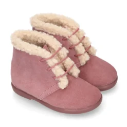 Botita niños en piel serraje con diseño con BORREGO.