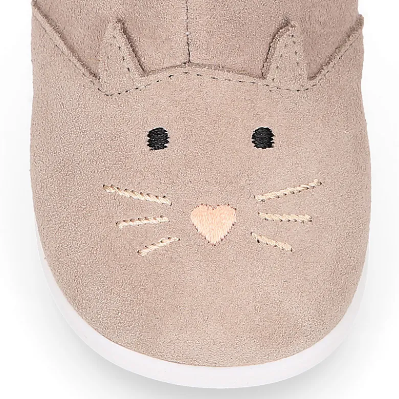 Botita niños respetuosa OKAA FLEX con drop cero y diseño GATITO en piel serraje.