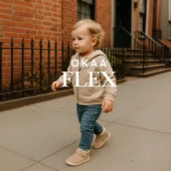 Botita niños respetuosa OKAA FLEX tipo Wallabee con cuello borrego en piel Nobuck.