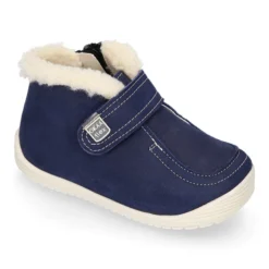 Botita niños respetuosa OKAA FLEX tipo Wallabee con cuello borrego en piel Nobuck.