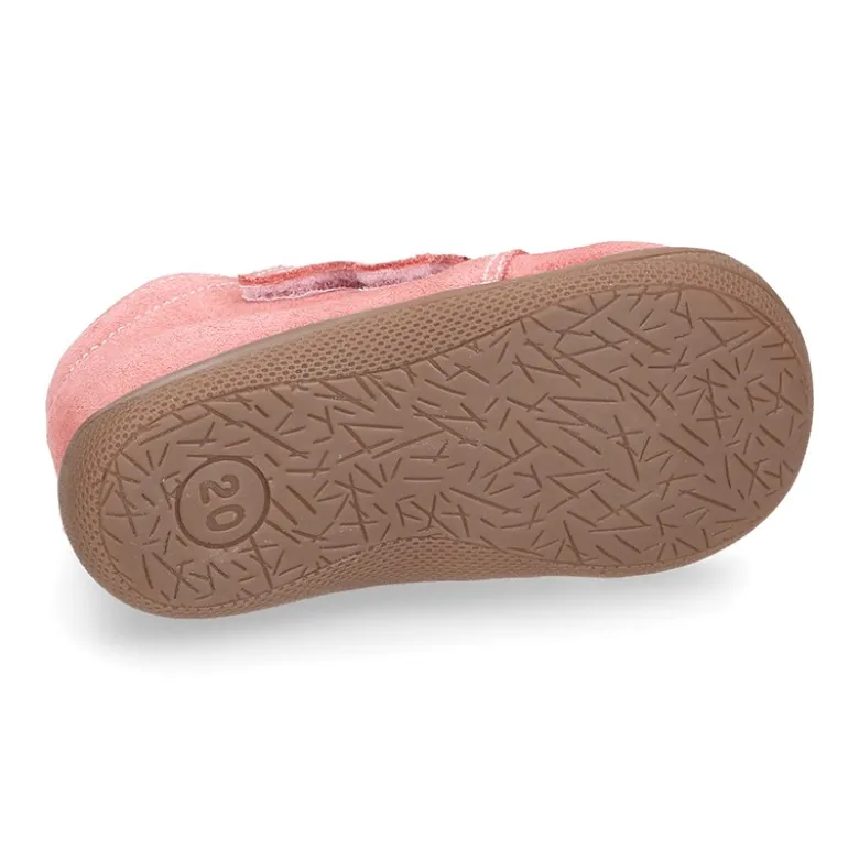 Botita niños sin cordones con puntera y talonera en piel serraje.