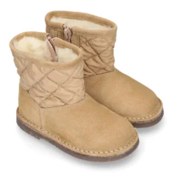 Botita niños tipo Australiana con cremallera y BORREGO interior en piel serraje y Nylon.