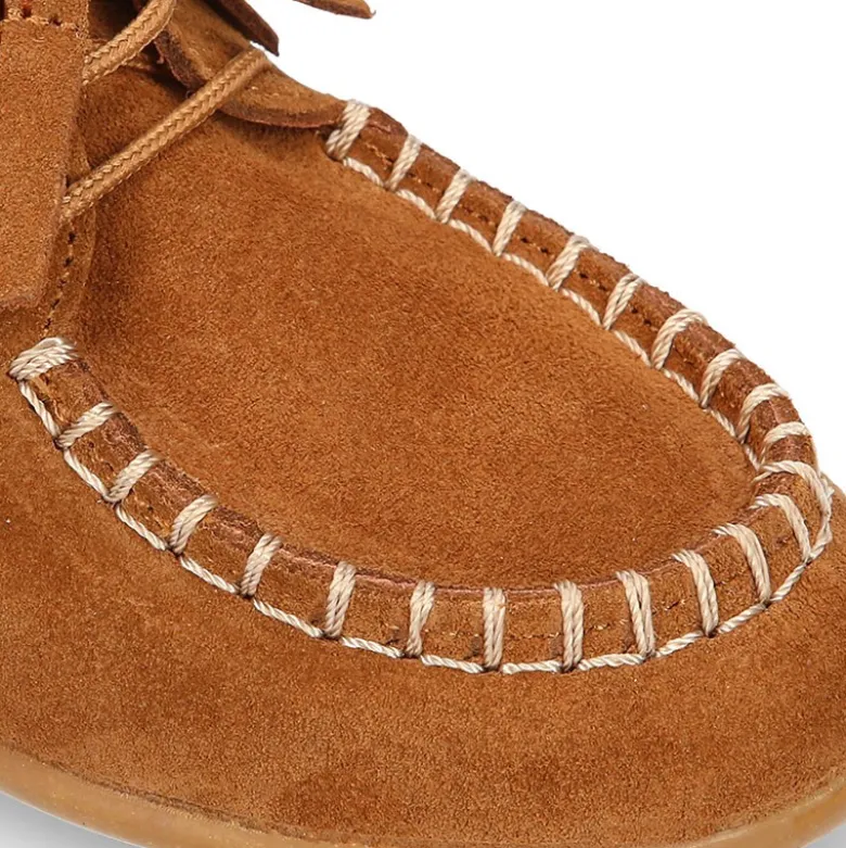 Botita niños tipo INDIA con cordones y flecos en piel serraje CUERO.