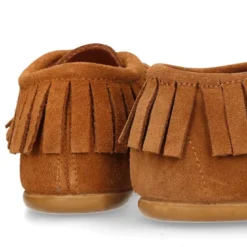 Botita niños tipo INDIA con cordones y flecos en piel serraje CUERO.