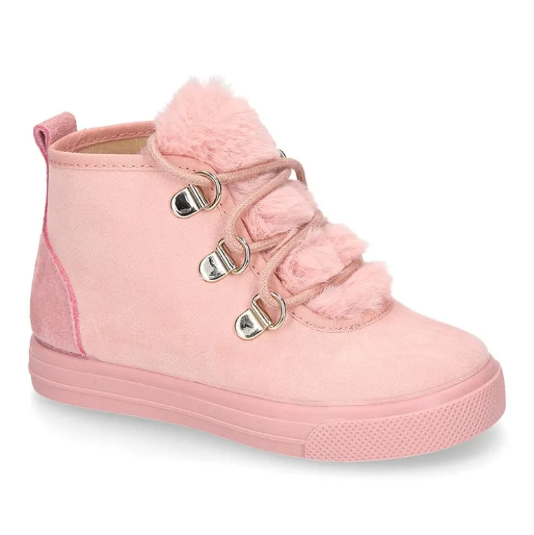 Botita niños tipo MONTAÑA con cordones y lengüeta pelo.
