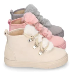 Botita niños tipo MONTAÑA con cordones y lengüeta pelo.