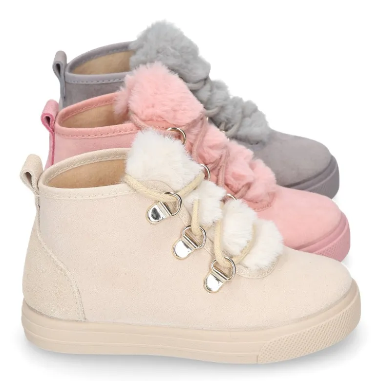 Botita niños tipo MONTAÑA con cordones y lengüeta pelo.