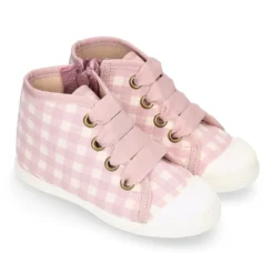 Botita niños tipo zapatilla con cordones y puntera en VICHY.