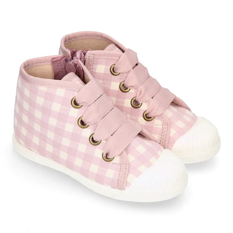Botita niños tipo zapatilla con cordones y puntera en VICHY.