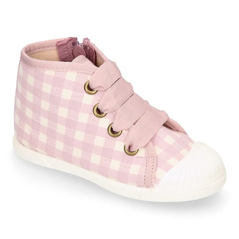 Botita niños tipo zapatilla con cordones y puntera en VICHY.