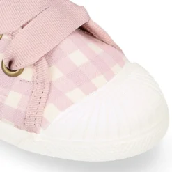 Botita niños tipo zapatilla con cordones y puntera en VICHY.