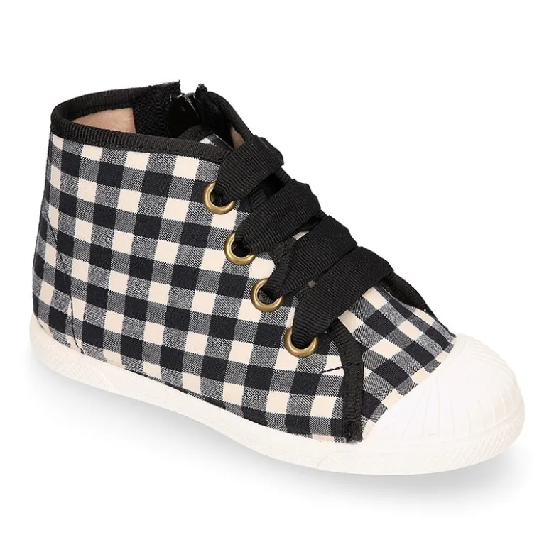 Botita niños tipo zapatilla con cordones y puntera en VICHY.