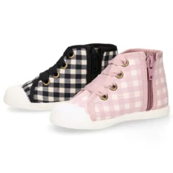 Botita niños tipo zapatilla con cordones y puntera en VICHY.