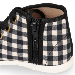 Botita niños tipo zapatilla con cordones y puntera en VICHY.