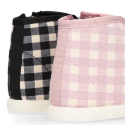 Botita niños tipo zapatilla con cordones y puntera en VICHY.
