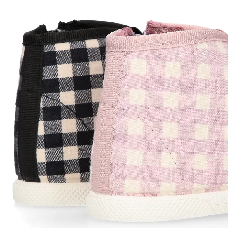 Botita niños tipo zapatilla con cordones y puntera en VICHY.