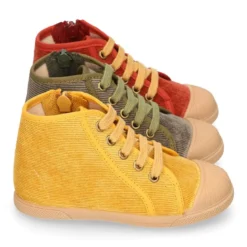 Botita niños tipo zapatilla con cordones y puntera en PANA.