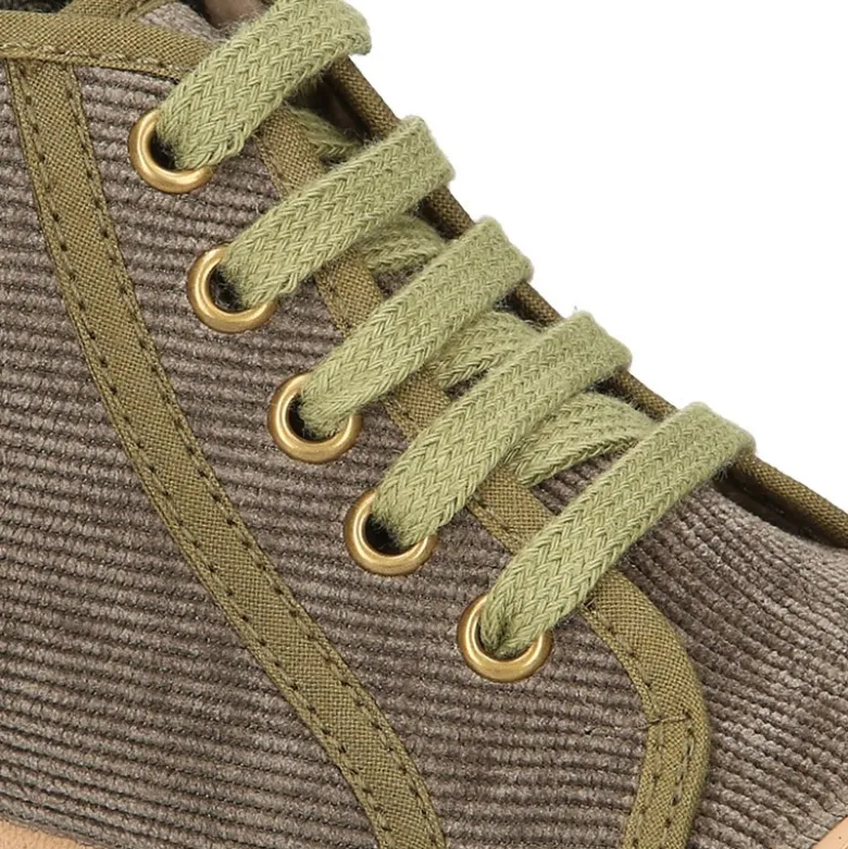 Botita niños tipo zapatilla con cordones y puntera en PANA.
