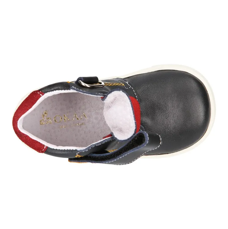 Botita niños tipo zapatilla OKAA CASUAL con cordones elásticos en piel MARINO.