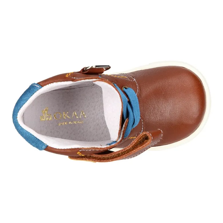 Botita niños tipo zapatilla OKAA CASUAL con cordones elásticos en piel CUERO.