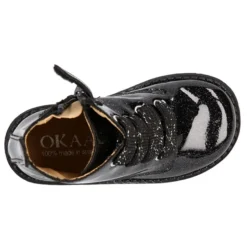 Botita ROCKERA niña con cordones metalizados en charol NEGRO.