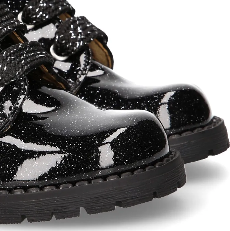 Botita ROCKERA niña con cordones metalizados en charol NEGRO.
