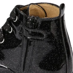 Botita ROCKERA niña con cordones metalizados en charol NEGRO.