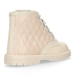 Botita ROCKERA niña con cordones metalizados en piel charol BEIGE.