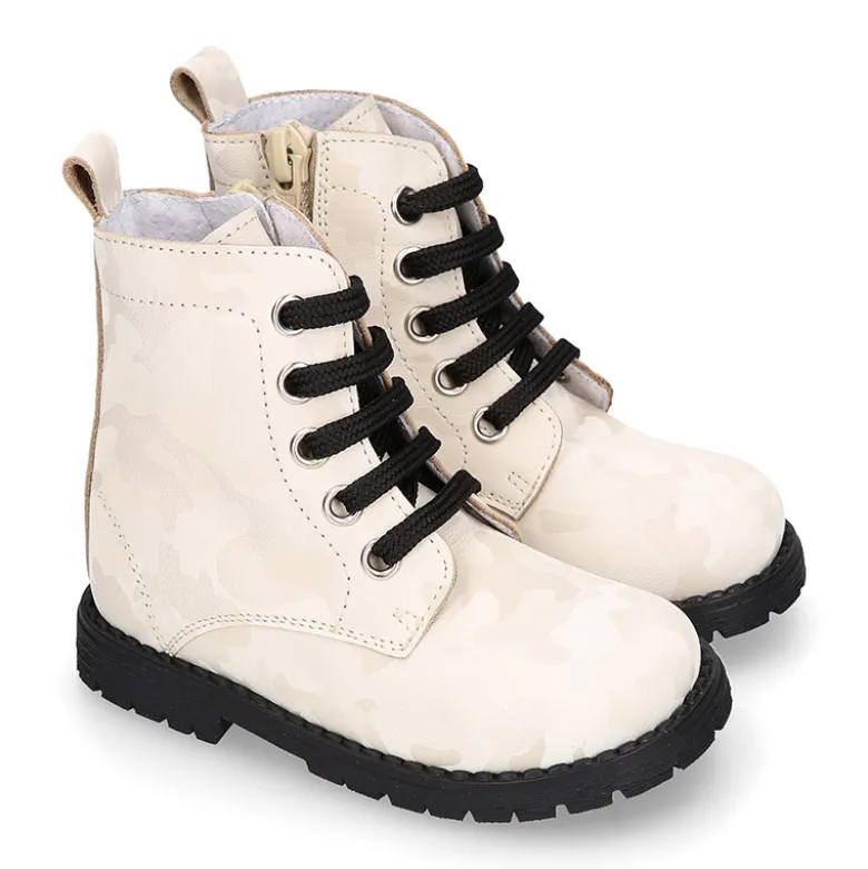 Botita ROCKERA niña cordones en piel tornasolada.